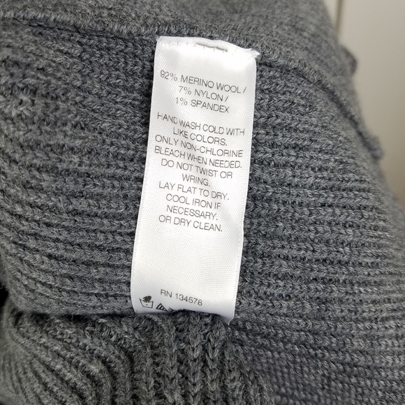 Vineyard Vines Funnel Neck Sweater Dress
Sz Med - Picture 6 of 6